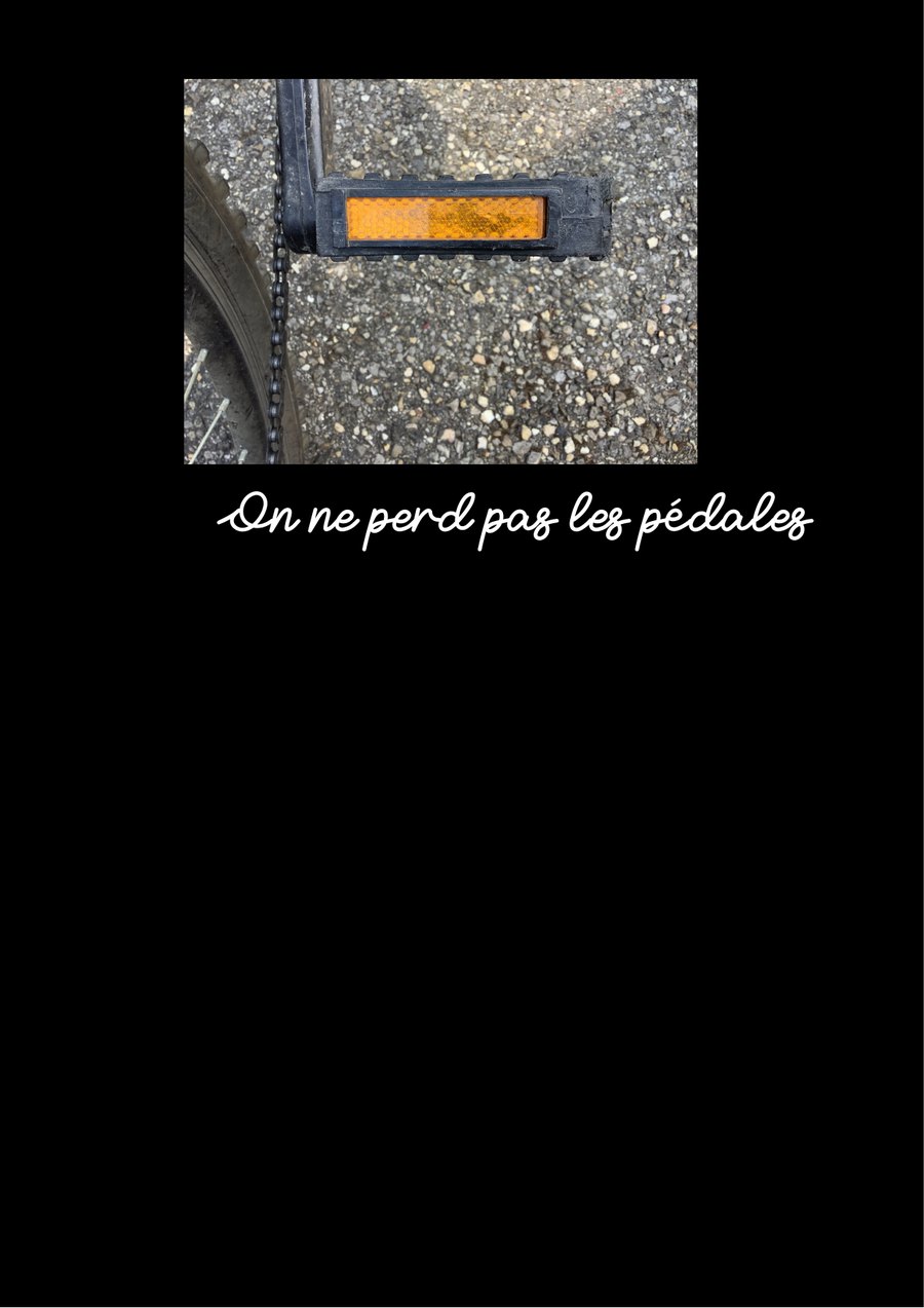 Œuvre d'élève à la manière de Ben : photo d'une pédale de vélo légendée à la main « On ne perd pas les pédales ».
